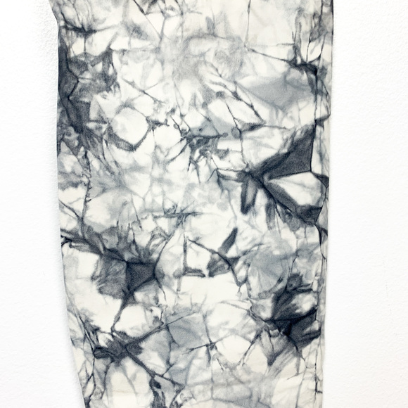 Lululemon Grey & White Marble Pattern Athletic Leggings - Picture 11 of 12